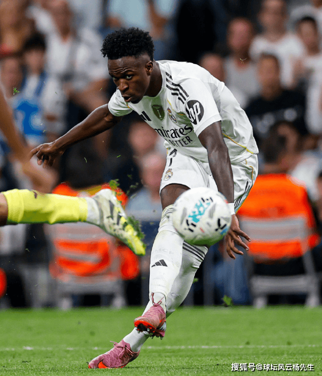 登顶西甲！皇家马德里3-1胜比利亚雷亚尔，维尼修斯梅开二度姆巴佩伤退